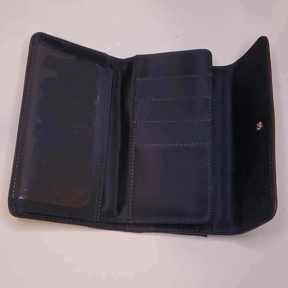 Tommy Hilfiger Checkbook/Wallet - Picture 6 of 8